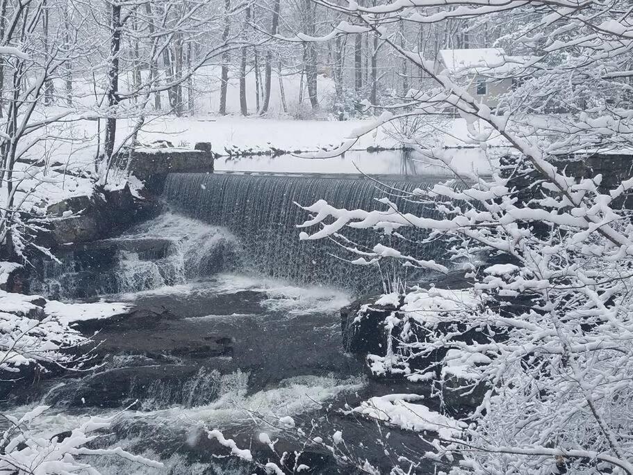 Cottage At Millpond Falls - A Romantic Escape Уоруик Екстериор снимка