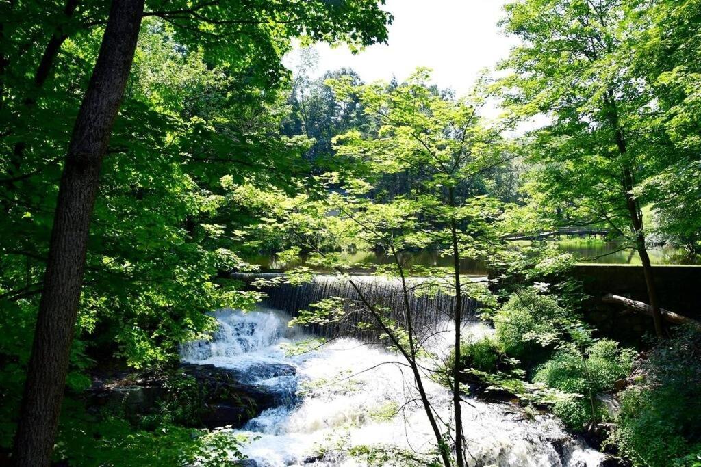 Cottage At Millpond Falls - A Romantic Escape Уоруик Екстериор снимка