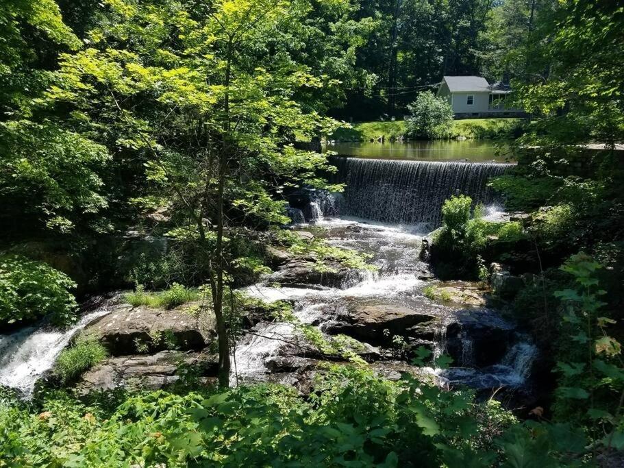 Cottage At Millpond Falls - A Romantic Escape Уоруик Екстериор снимка